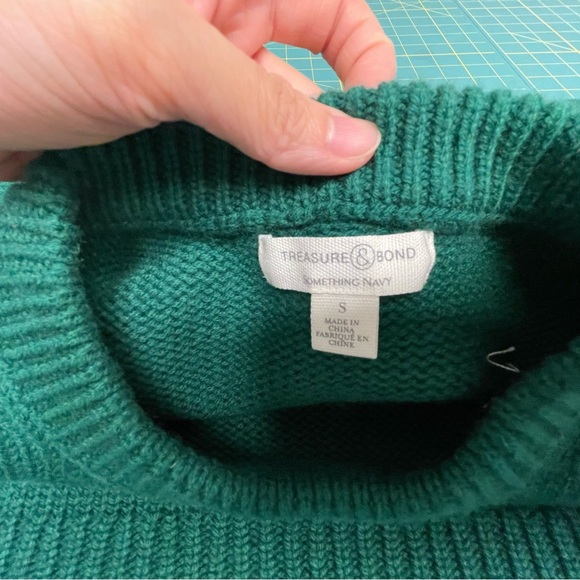 BNWOT Something Navy Green Sweater (T&B) - Picture 6 of 7